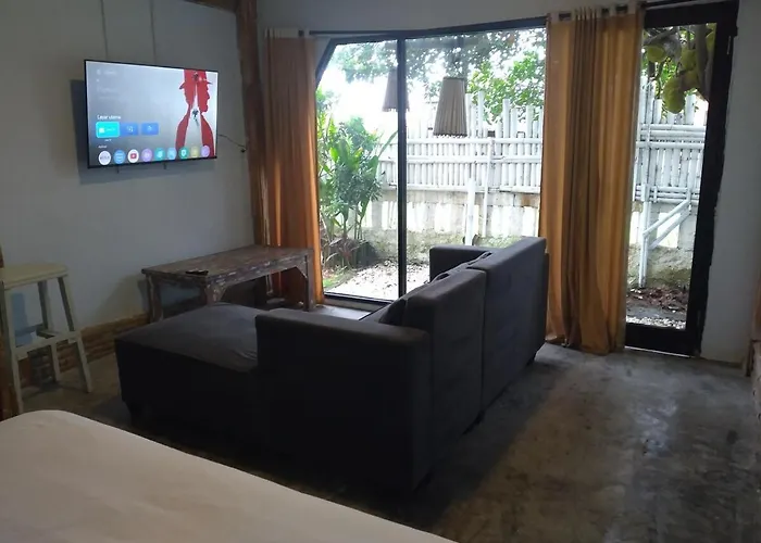 Obsidian Gym Retreat Rustic 2br With Pool