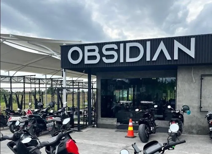 Obsidian Gym Retreat Rustic 2br With Pool